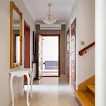 Golden Garden Retreat - Private Garden & Bbq Villa