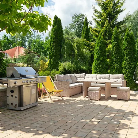 Golden Garden Retreat - Private Garden & Bbq Villa Kobylka