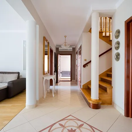 Golden Garden Retreat - Private Garden & Bbq Villa Kobylka
