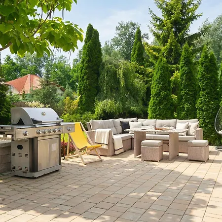 Villa Golden Garden Retreat - Private Garden & Bbq *