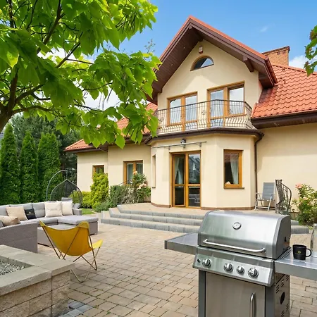 Villa Golden Garden Retreat - Private Garden & Bbq *
