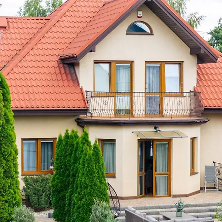 Villa Golden Garden Retreat - Private Garden & Bbq *