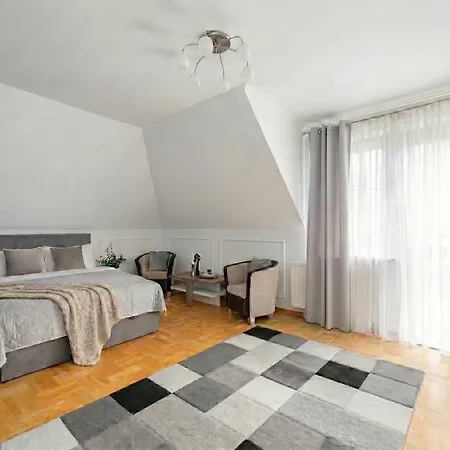 Golden Garden Retreat - Private Garden & Bbq Villa *