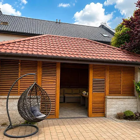 Villa Golden Garden Retreat - Private Garden & Bbq